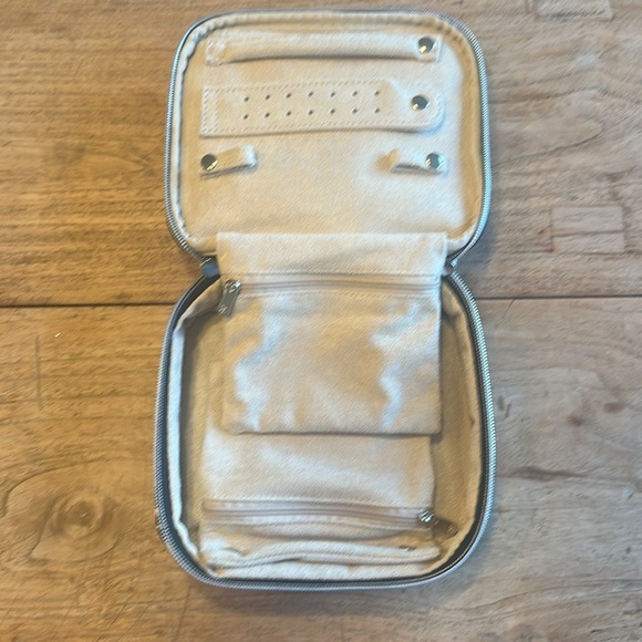 Brighton Limited Edition Garden Spots Jewelry Case – NWOT - Picture 6 of 10